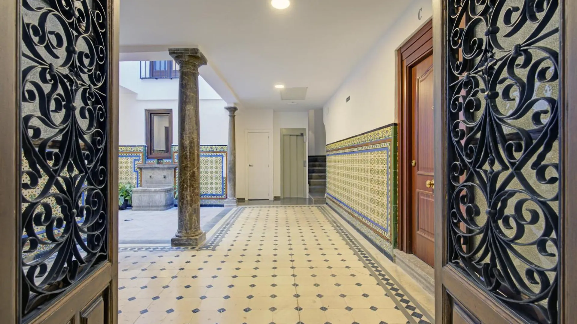 Home4U Nuevo Centro Granada-Puerta Real-San Isidro Granada