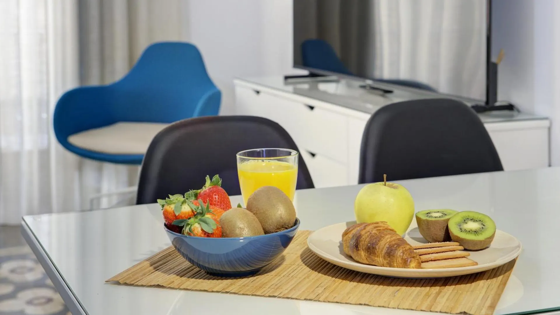 Home4U Nuevo Centro Granada-Puerta Real-San Isidro 0*, Granada İspanya